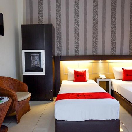 RedDoorz @ Hotel Bumi Palupy Exterior foto