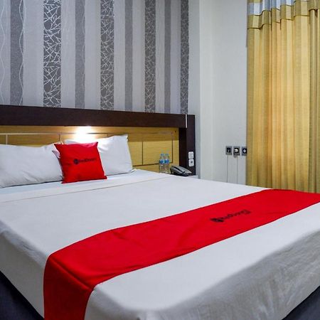 RedDoorz @ Hotel Bumi Palupy Exterior foto