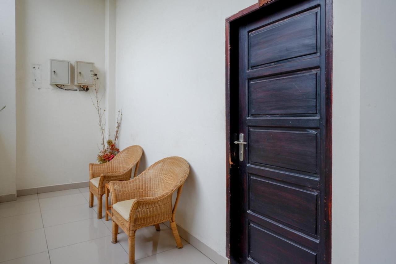 RedDoorz @ Hotel Bumi Palupy Exterior foto
