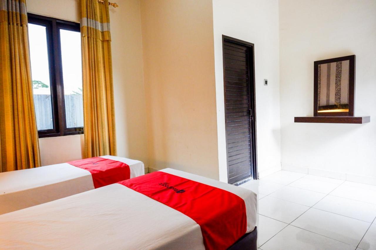 RedDoorz @ Hotel Bumi Palupy Exterior foto