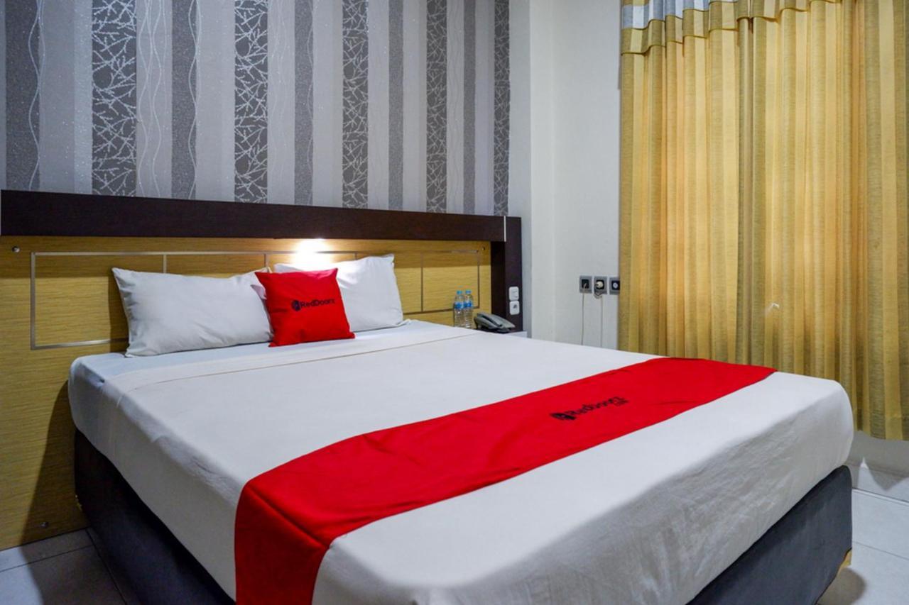 RedDoorz @ Hotel Bumi Palupy Exterior foto