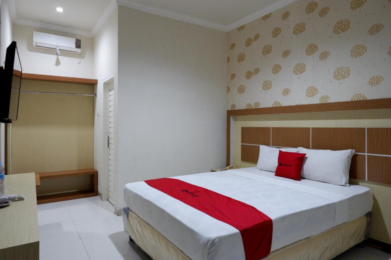 RedDoorz @ Hotel Bumi Palupy Exterior foto