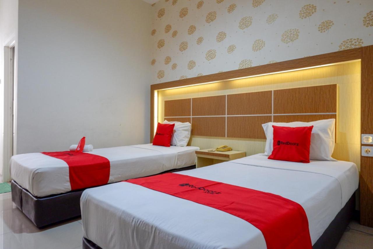 RedDoorz @ Hotel Bumi Palupy Exterior foto