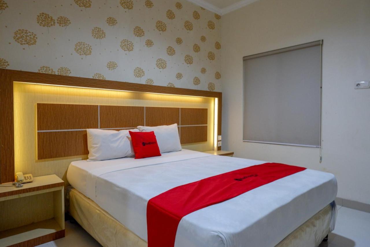 RedDoorz @ Hotel Bumi Palupy Exterior foto