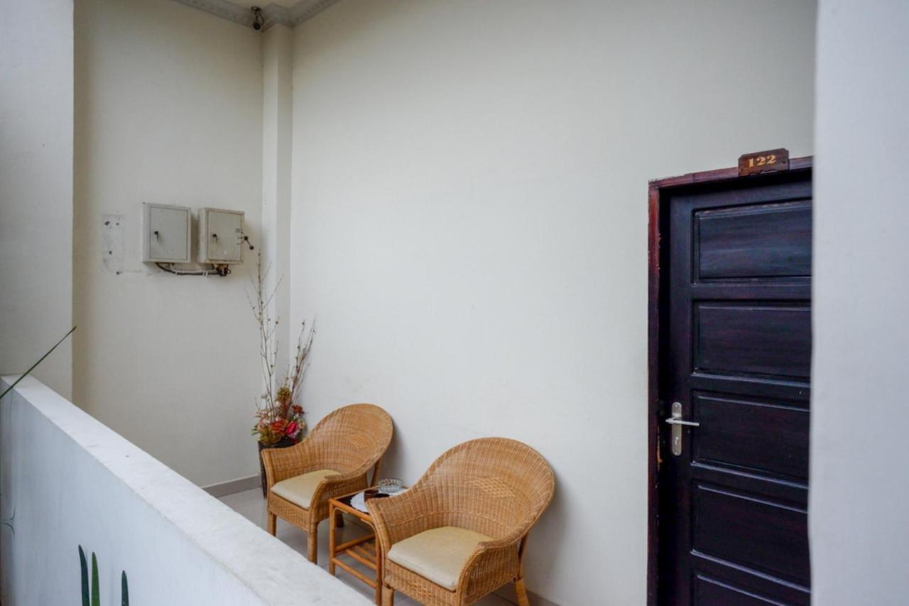 RedDoorz @ Hotel Bumi Palupy Exterior foto