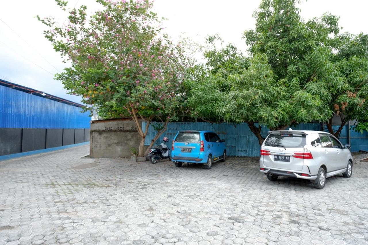 RedDoorz @ Hotel Bumi Palupy Exterior foto
