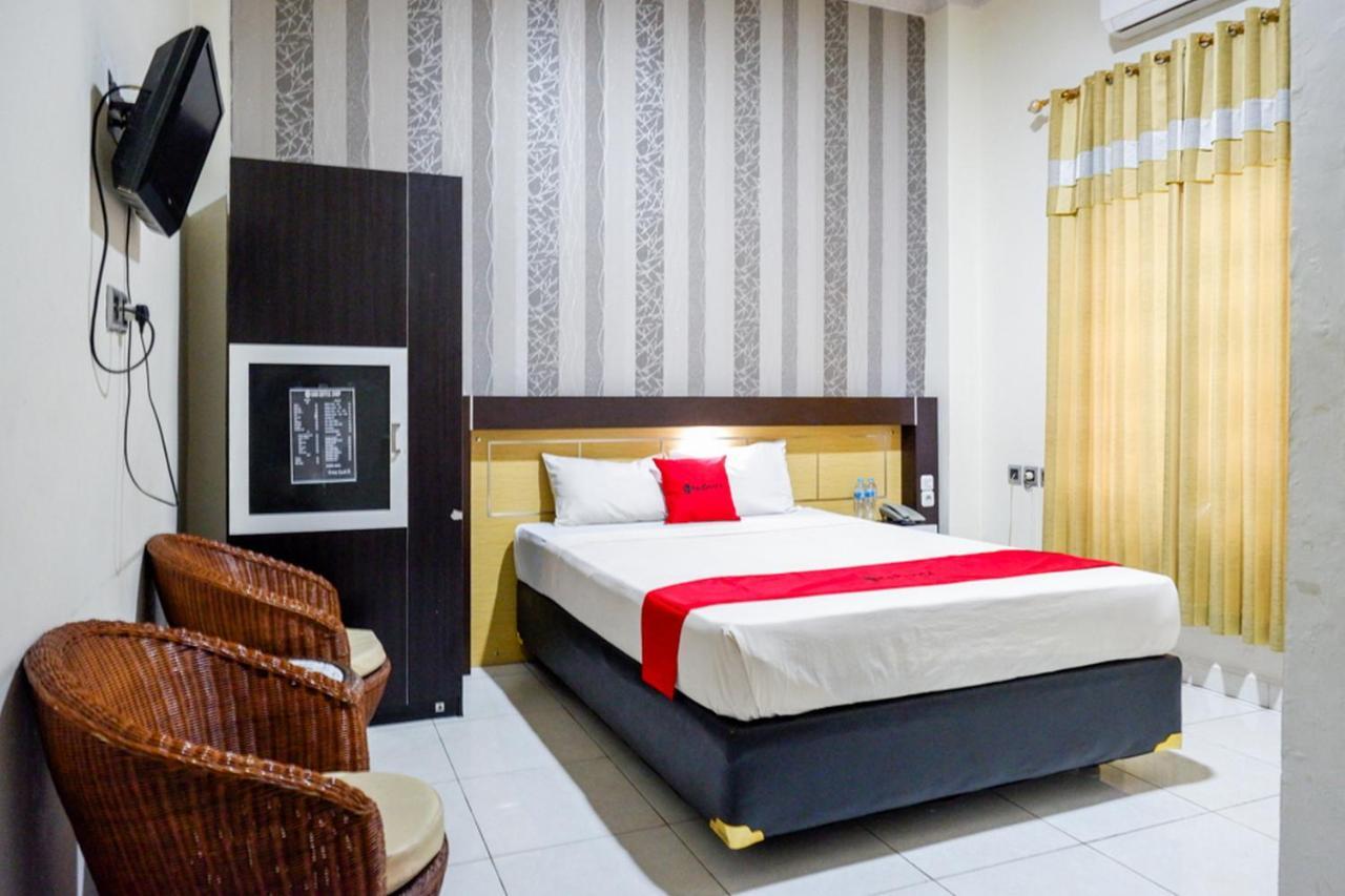 RedDoorz @ Hotel Bumi Palupy Exterior foto