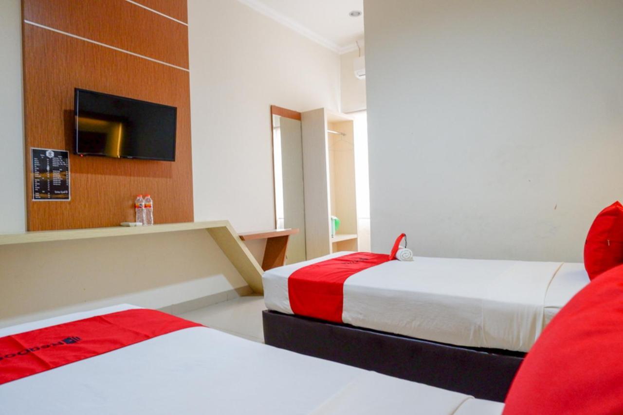 RedDoorz @ Hotel Bumi Palupy Exterior foto