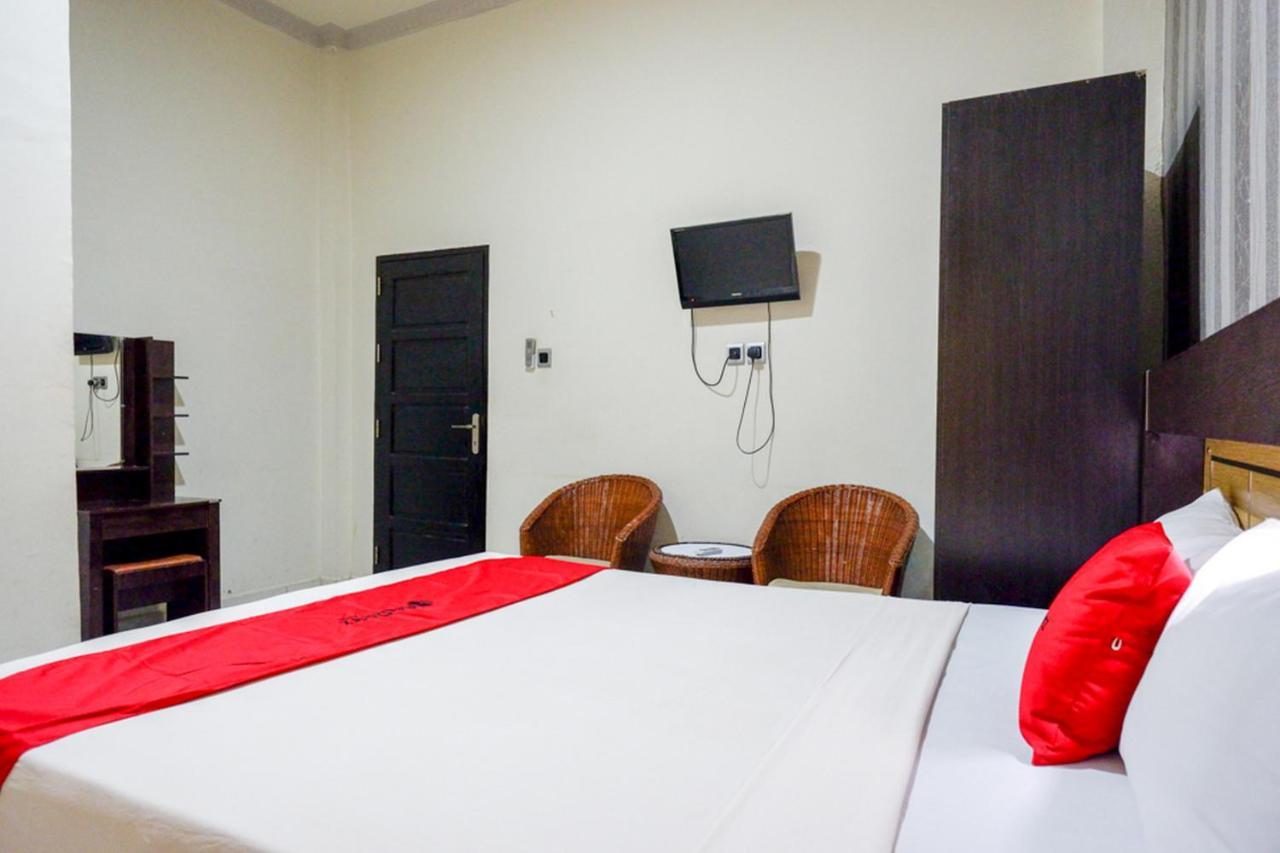 RedDoorz @ Hotel Bumi Palupy Exterior foto