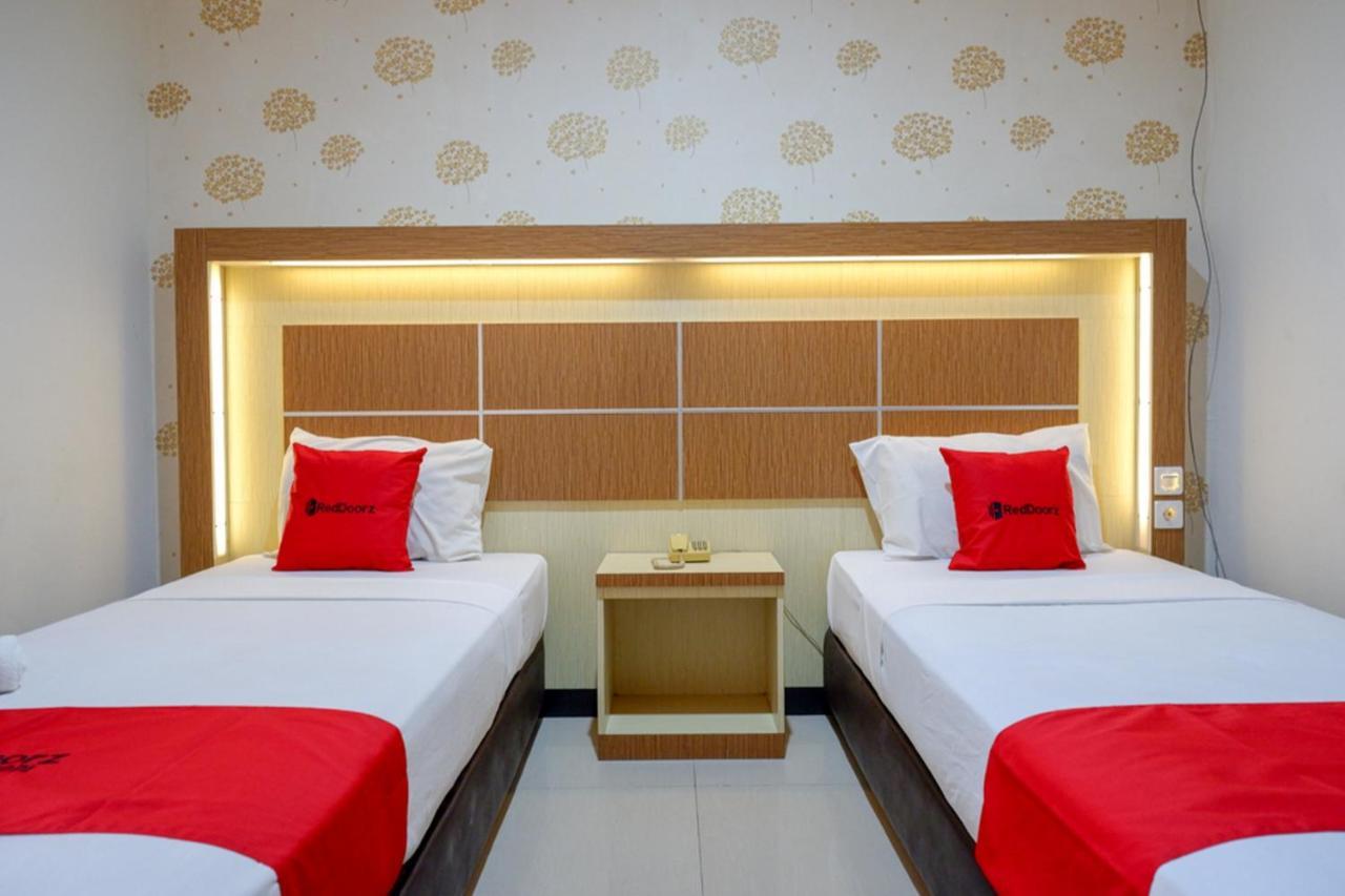 RedDoorz @ Hotel Bumi Palupy Exterior foto