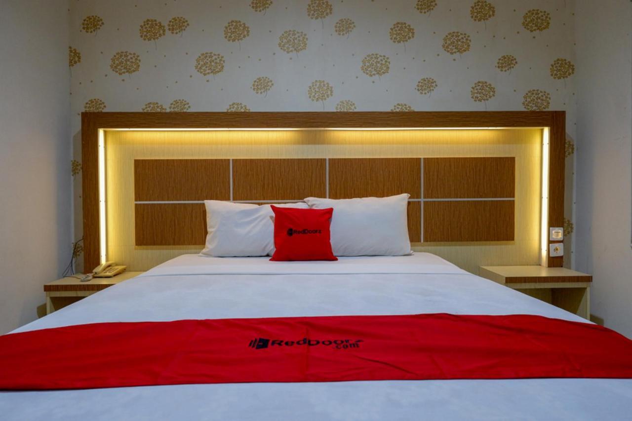 RedDoorz @ Hotel Bumi Palupy Exterior foto