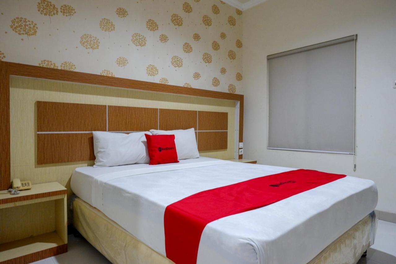 RedDoorz @ Hotel Bumi Palupy Exterior foto